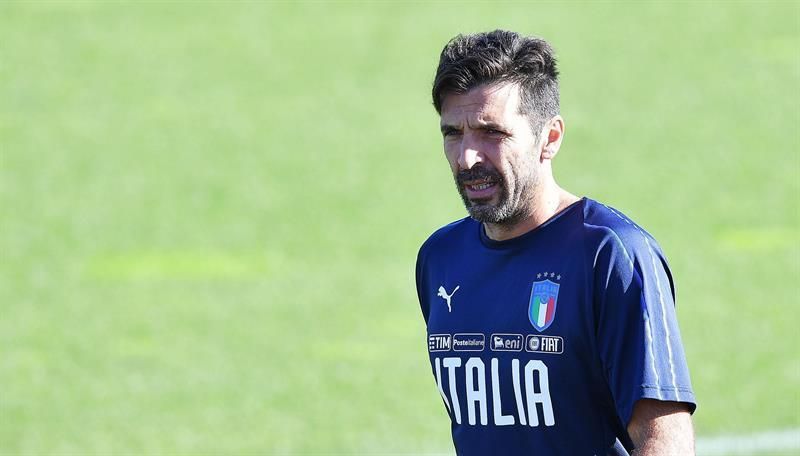 Buffon dice que Italia no debe fijarse en la "presión externa" por la repesca
