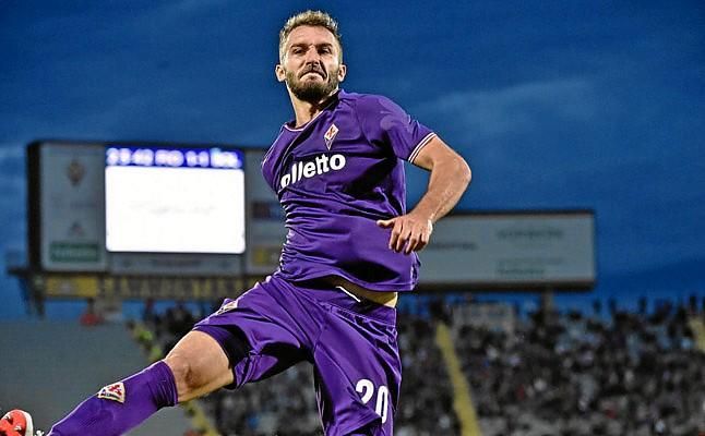 Serra deja en el aire el futuro de Pezzella