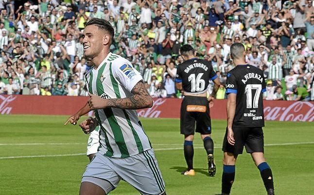 Serra: "La Roma lo sigue, pero queremos que Sanabria se quede en el Betis"