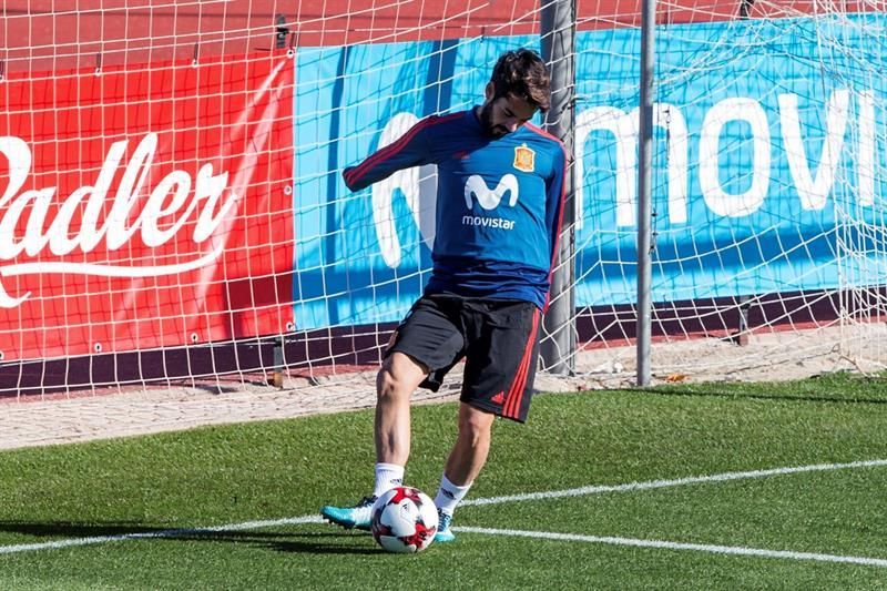 Isco, sobre Asensio: "Con calma, sin que se le llene la cabeza de pajaritos"