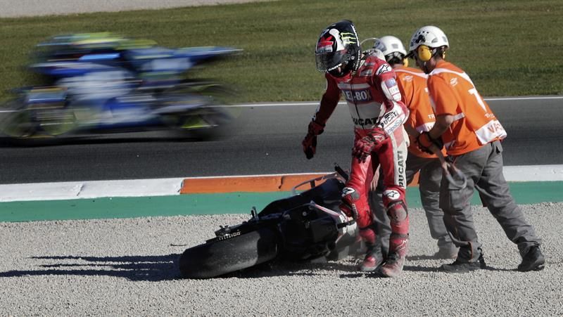 Lorenzo: "Lo mejor para Ducati, para Andrea, era seguir tirando"