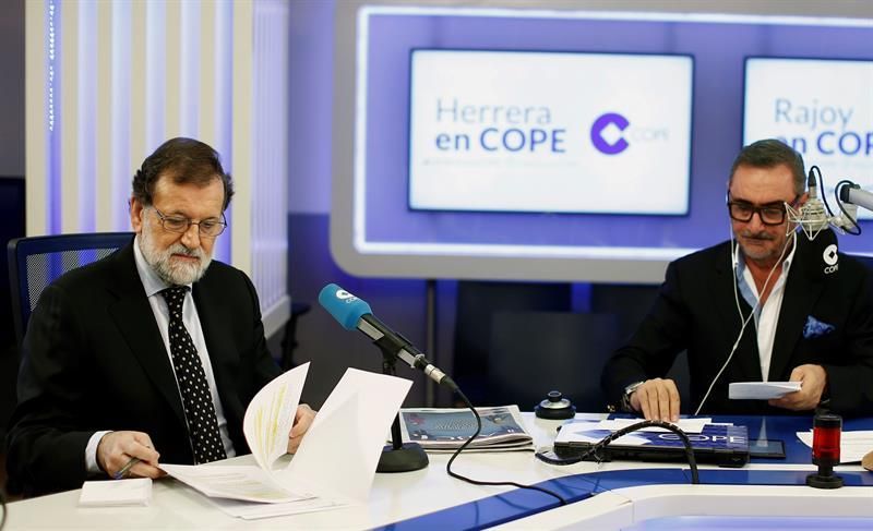 Rajoy resta importancia a la polémica sobre la camiseta de la selección española