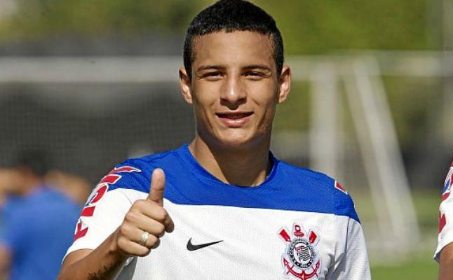 Arana, el máximo pasador del Brasileirao