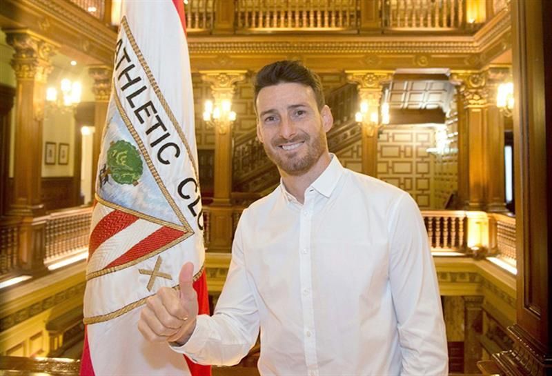 Aritz Aduriz renueva su contrato con el Athletic hasta 2019