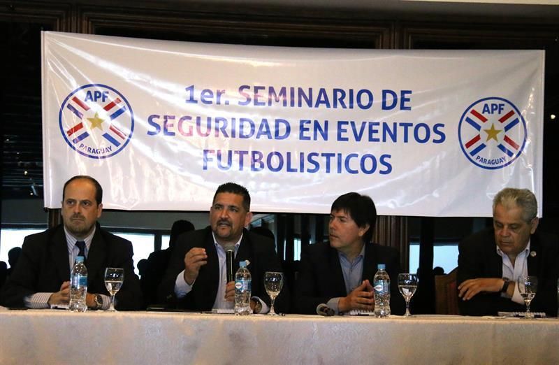 Autoridades paraguayas y argentinas debaten cómo erradicar la violencia de barras en el fútbol