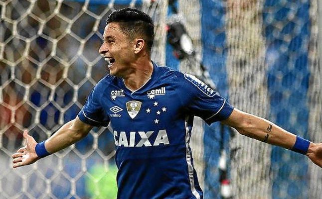 Diogo Barbosa (Cruzeiro), 'recambio' de Arana