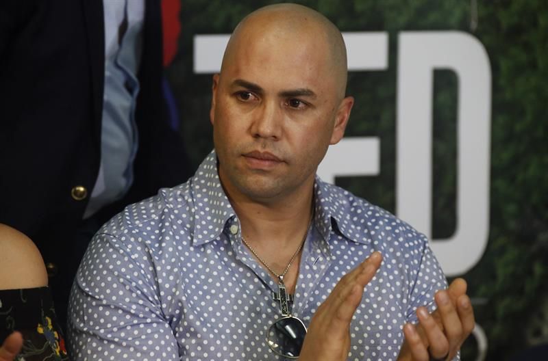 Carlos Beltrán llega a Puerto Rico para ayudar a damnificados del huracán María