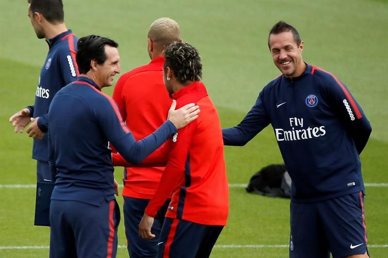 Emery: "Neymar se queda en París"