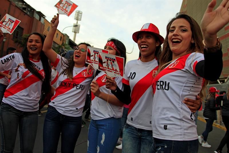 Los peruanos ponen toda su fe en acabar con 36 años de sequía mundialista