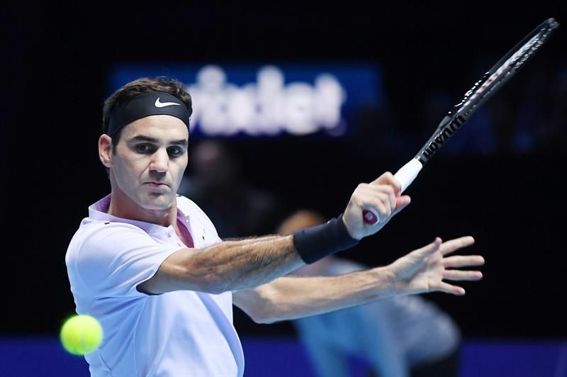 Federer, invicto, buscará ante Goffin su décima final en el Masters