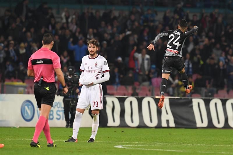 El Nápoles hunde al Milan y se afianza como líder (2-1)