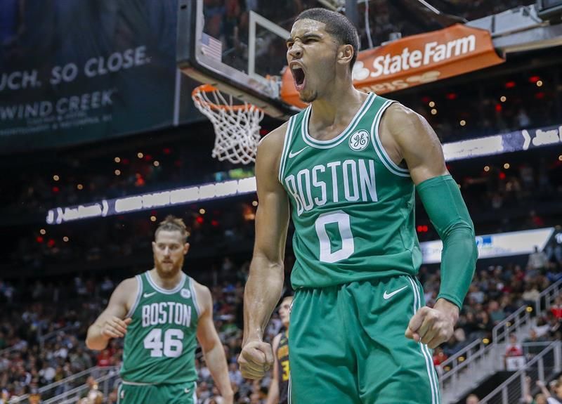 99-110. Irving y los Celtics suman 15 triunfos seguidos