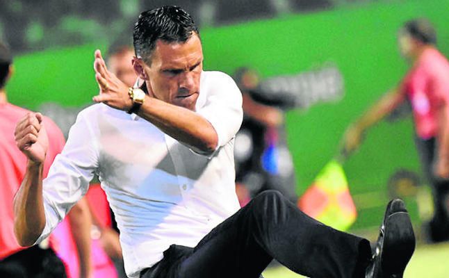 A Poyet no le falta el trabajo, ya tiene pretendiente