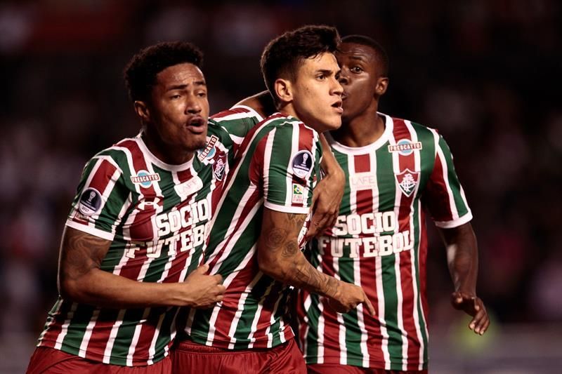 Fluminense garantiza su permanencia y Palmeiras da esperanzas al Avaí