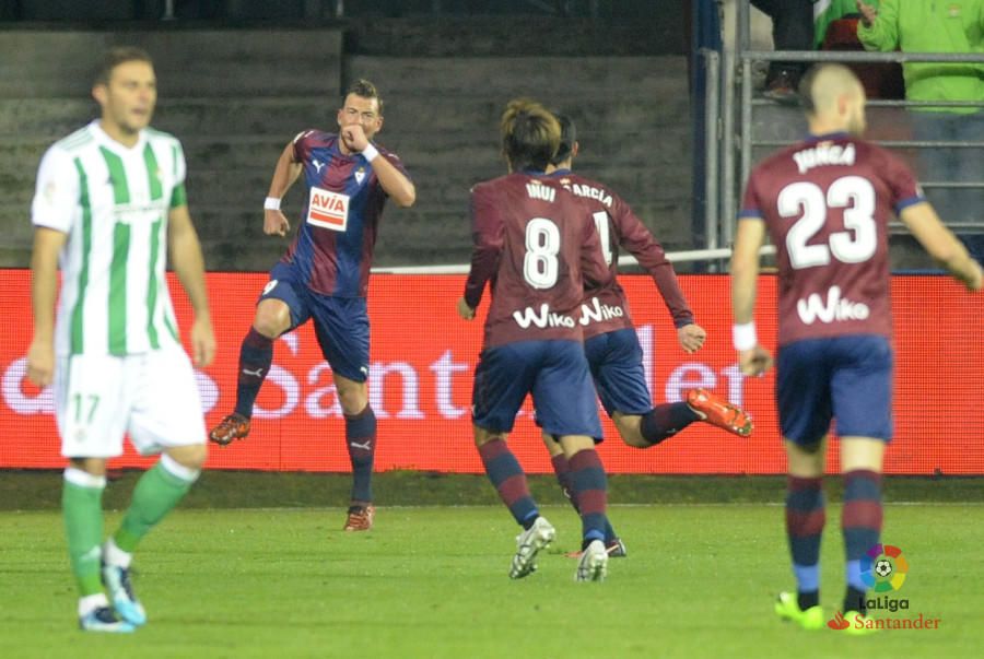 Quique Setién, el técnico más goleado de 2017