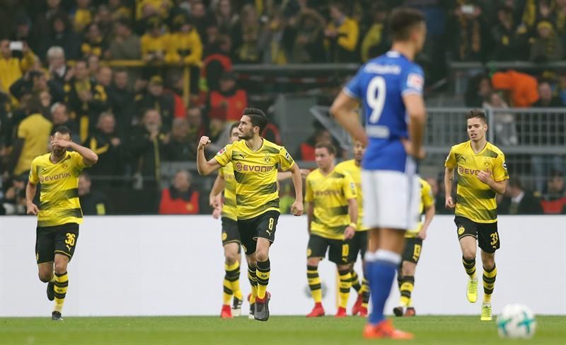 El Schalke remonta un 4-0 al Dortmund y empata 4-4 un derbi loco