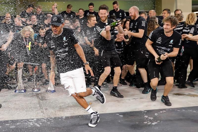 Hamilton brilló y Mercedes confirmó su dominio con su cuarto título de marcas