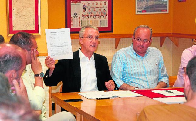 Arenas: "¿Vender acciones del Sevilla? Cada vez valen más"