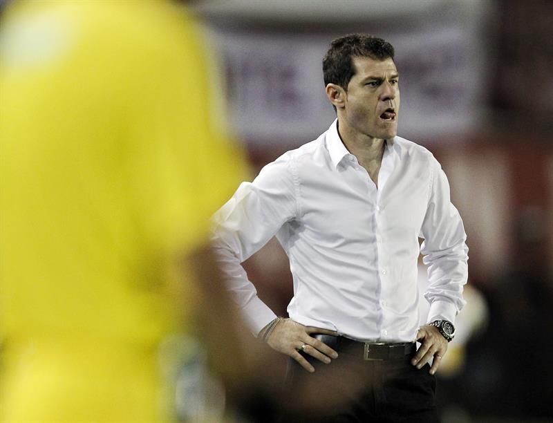 Cuenca anuncia la salida del técnico argentino Schurrer, que va al Independiente del Valle