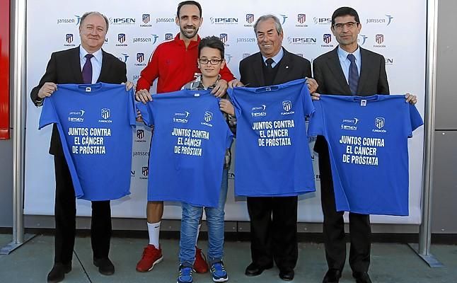 Juanfran presenta una campaña contra el cáncer de próstata y manda su apoyo a Berizzo