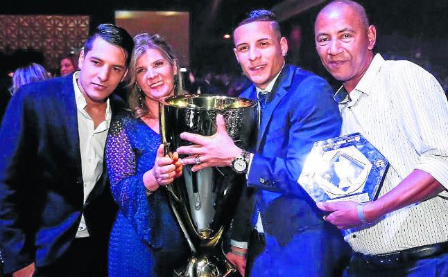 Cintia, la madre de Arana: "Está listo para jugar en el Sevilla"