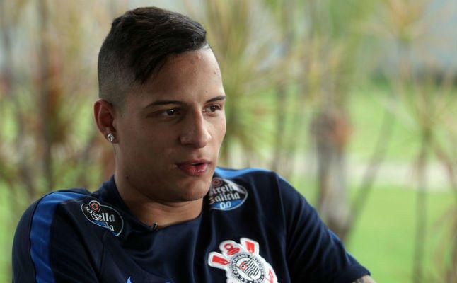 Arana: "Estoy muy feliz, el Sevilla es uno de los grandes de España"