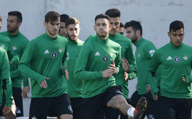 Sanabria y Fabián siguen al margen; Amat, recuperado