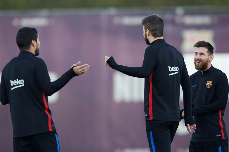 Piqué regresa a la titularidad tras cumplir la sanción en Mestalla