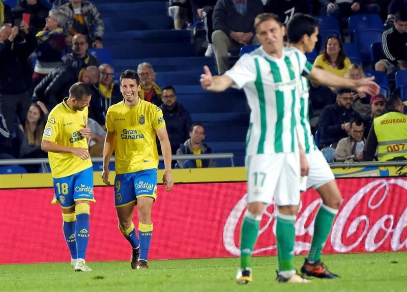 1-0. El Betis de Setién le lanza un salvavidas a Las Palmas