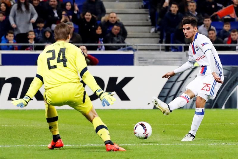 El Barcelona contacta con el lionés Houssem Aouar, según "L'Équipe"