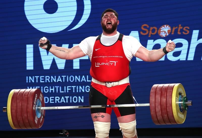 El georgiano Talakhadze gana las tres medallas de oro y el título en los +105 kilos