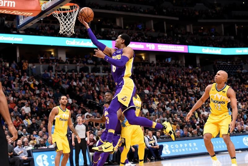 99-110. Ante los Hornets, Clarkson lidera el ataque y los Lakers se afianzan sublíderes
