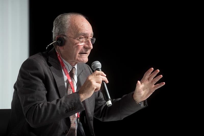 El alcalde de Málaga espera que la marcha del baloncesto sea para celebrar el acuerdo