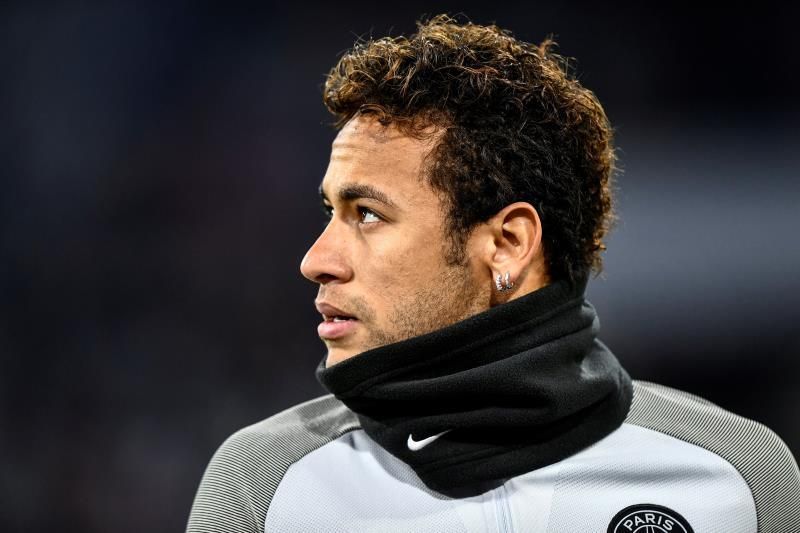 Emery dice que Neymar está "listo" para jugar después de su viaje a Brasil