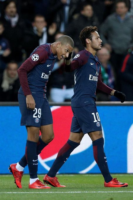 Neymar y Mbappé guían al París Saint Germain en Rennes