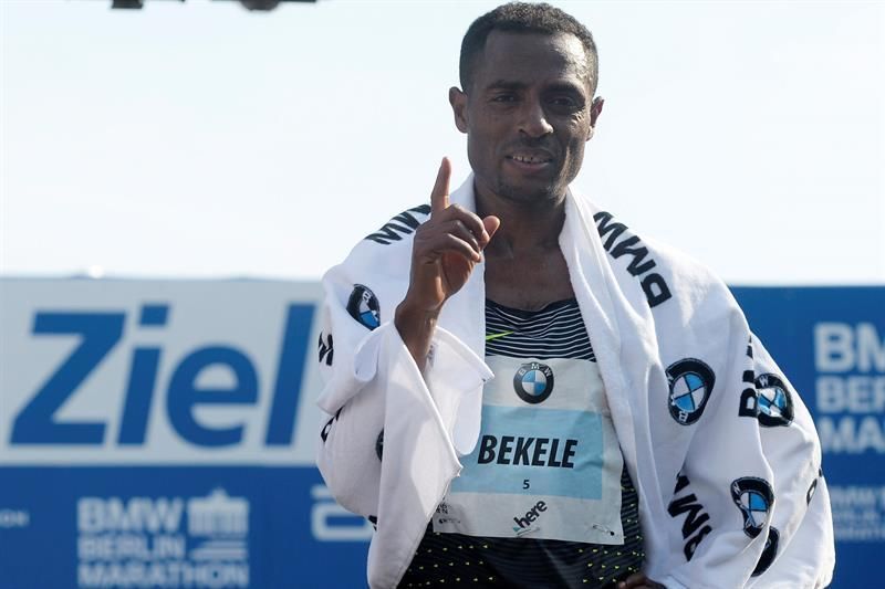 Los etíopes Kenenisa Bekele y Degitu Azimeraw ganan carrera de 25 km en Calcuta