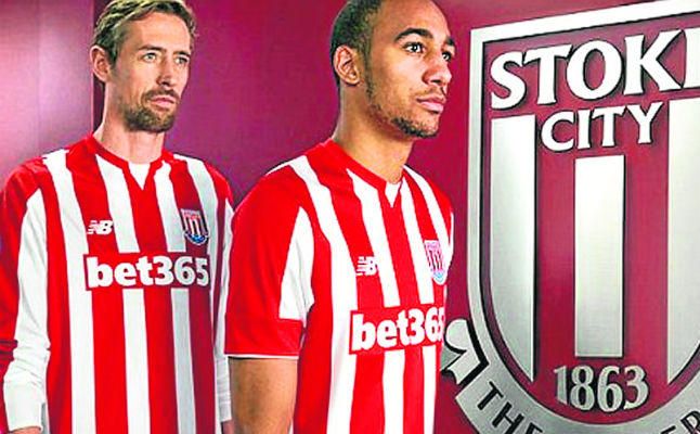 Crouch no entiende cómo a Nzonzi "no lo ficharon Arsenal o Liverpool"