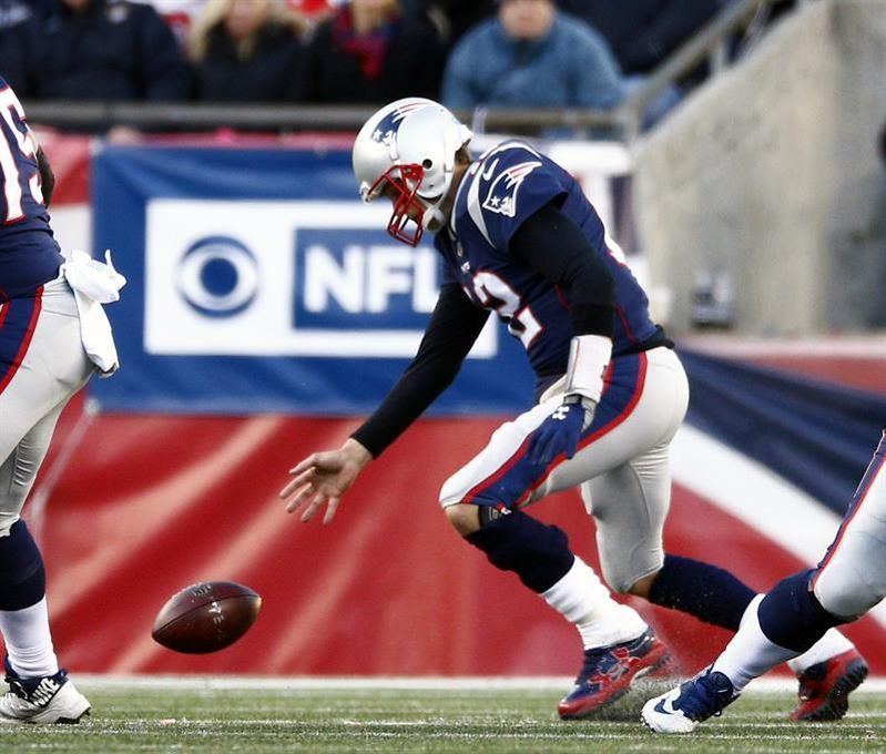 24-27. Brady da a los Patriots el título de División