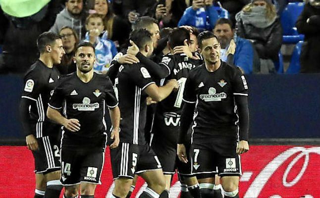 Málaga 0-2 Betis: Amparo oportuno para el 'proyecto Setién'