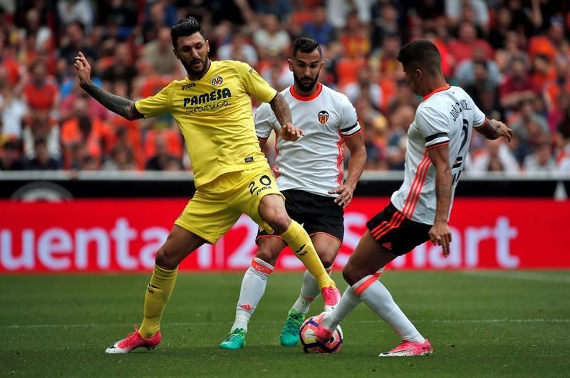 Gayà no entrena con el grupo y Garay apunta al once ante el Villarreal