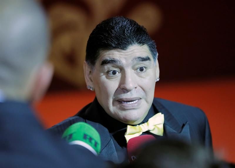 Maradona, invitado a partido benéfico que contará con Lula y Chico Buarque