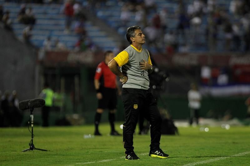 El ex del Sevilla Bengoechea, elegido mejor entrenador de la liga peruana de 2017