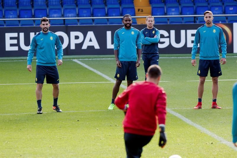 Los jugadores del Villarreal practican cómo afrontar una urgencia médica