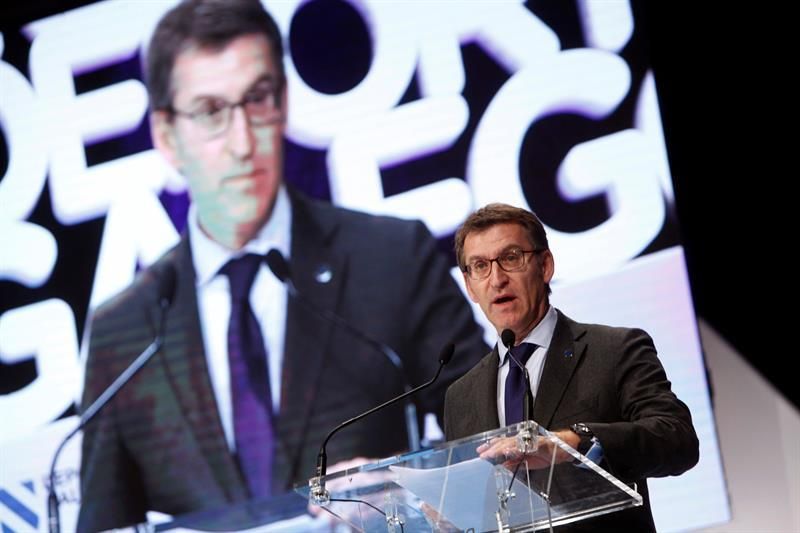 Núñez Feijóo anuncia que La Vuelta tendrá dos etapas en Galicia en 2018
