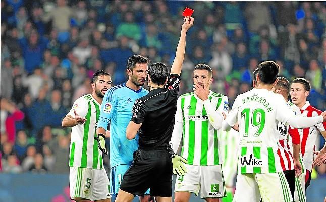 Amat: "No pegué a un tío en el suelo"