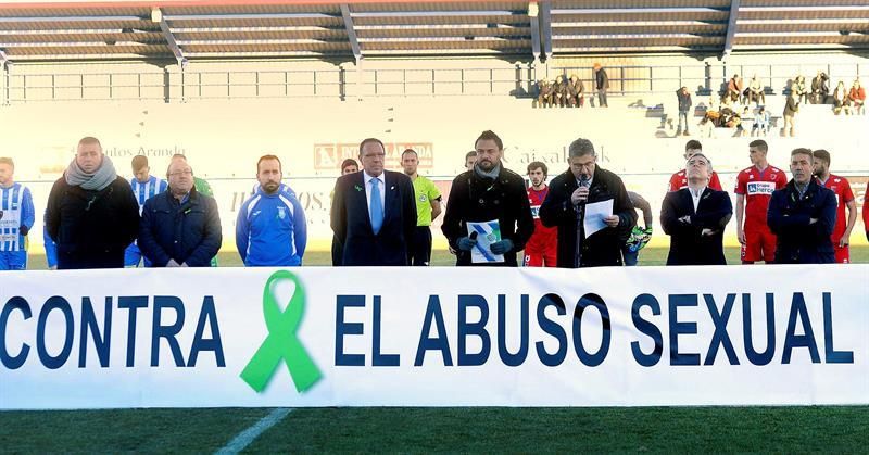 Un millar de personas en el estadio de Aranda de Duero contra los abusos sexuales