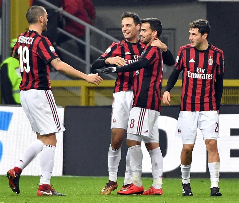 Milan e Inter cierran un 2017 hecho de sueños de gloria y viejos problemas