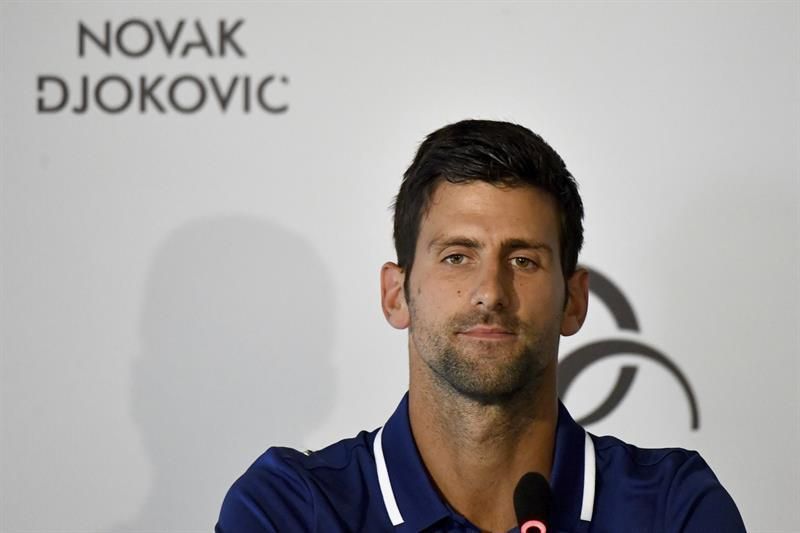 Djokovic causará baja en Doha por problemas en el codo derecho