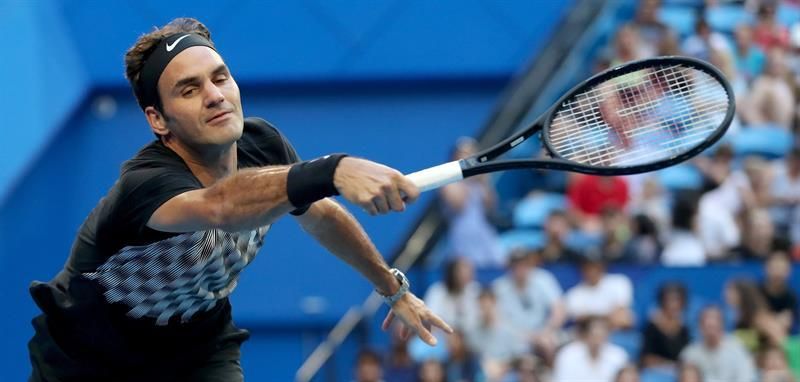 Federer vence a Sugita en su estreno en la Copa Hopman