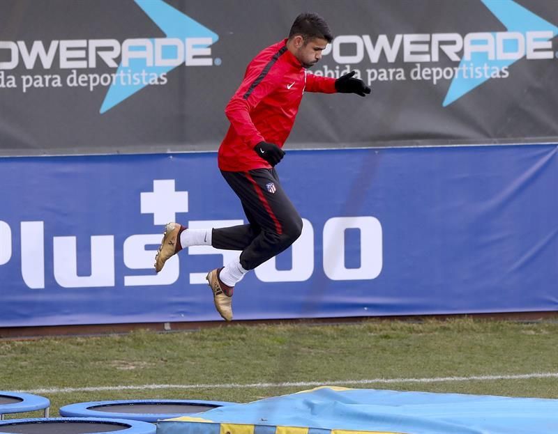 El Atlético estrenó 2018 con un entrenamiento centrado en la Copa y con Giménez